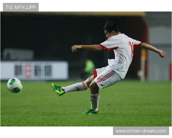 足球明星精彩射门瞬间全景展示与背后故事解析