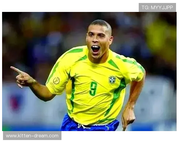 全球足球前锋巨星的辉煌历程与传奇瞬间解析 全球足球前锋巨星的辉煌历程与传奇瞬间解析